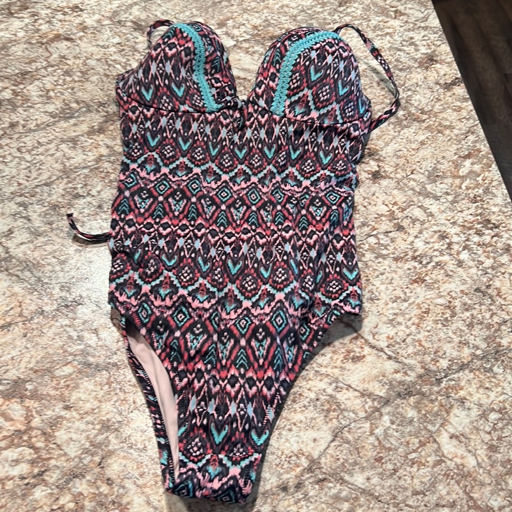 Shade and shore one piece size M
